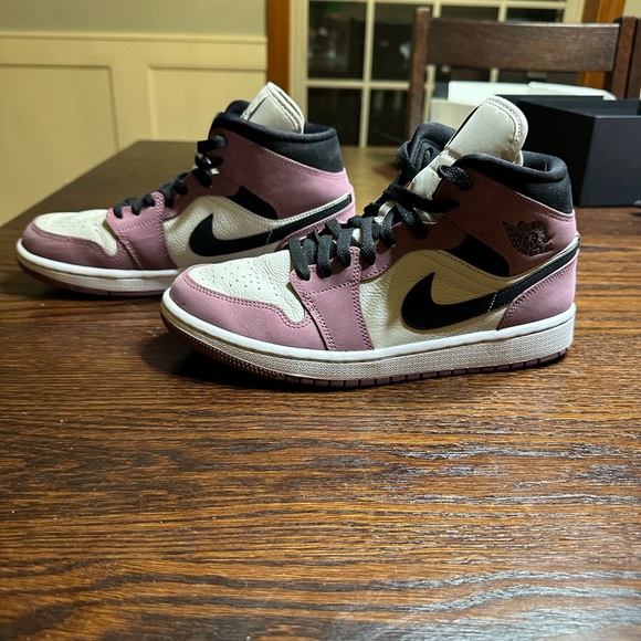 I wore them once.  They are to small for me. - Picture 3 of 4